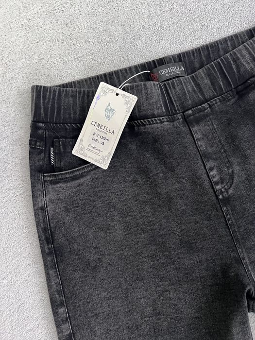 Жіночі джинси чорного кольору