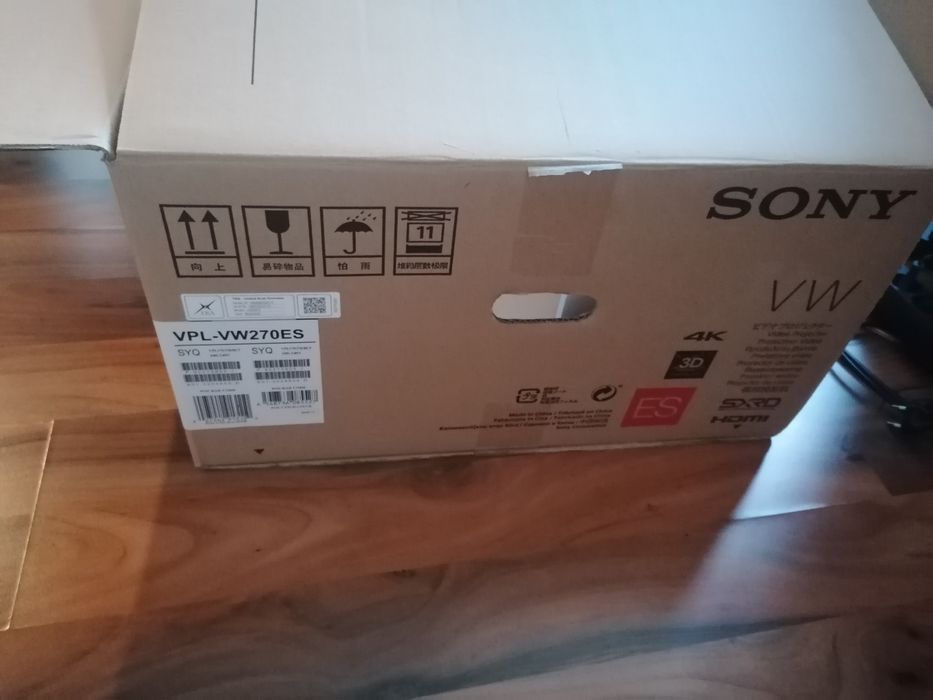 Projektor Sony vpl vw270es.      4K