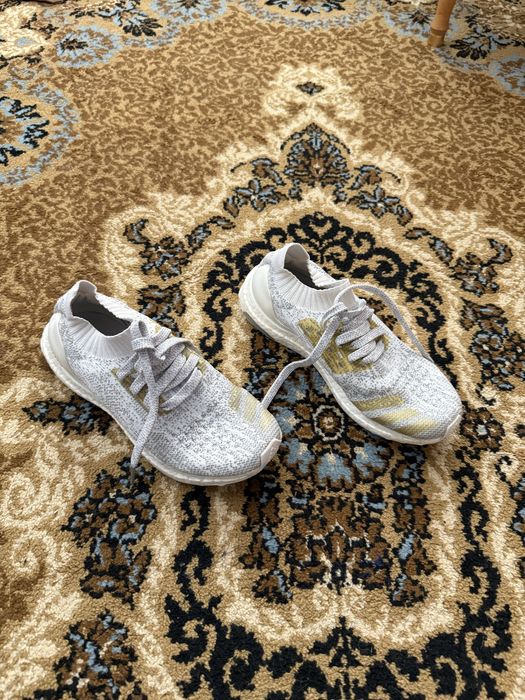 Коосівки жіночі Adidas UltraBoost, 38, ідеальний стан
