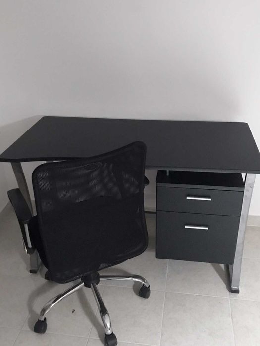 Secretária Preta c/2 Gavetas 1.20mt. Como Nova!