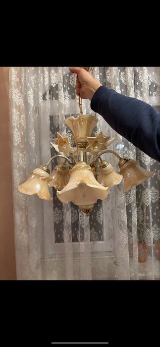 Люстра вживана в хорошому стані