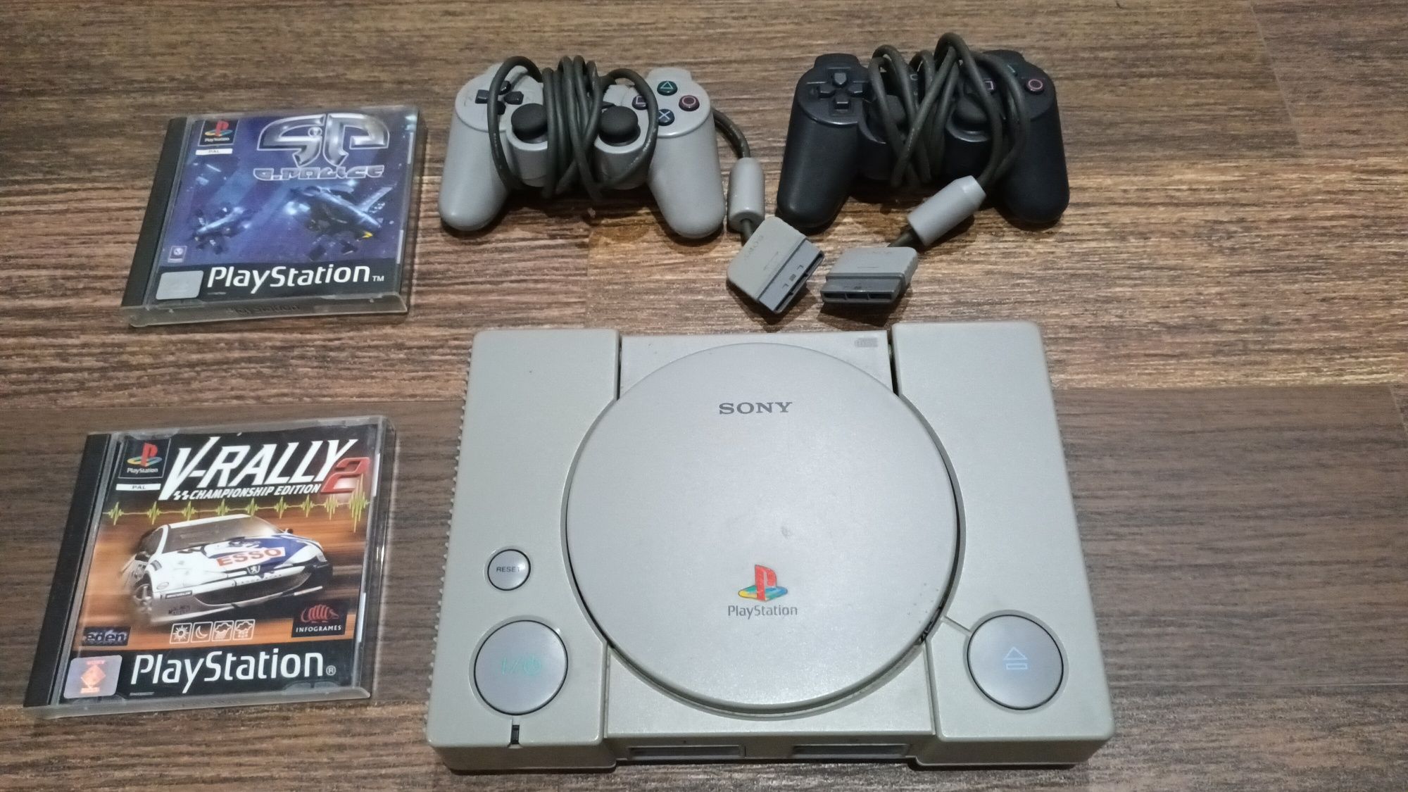 Playstation 1 com 2 comandos