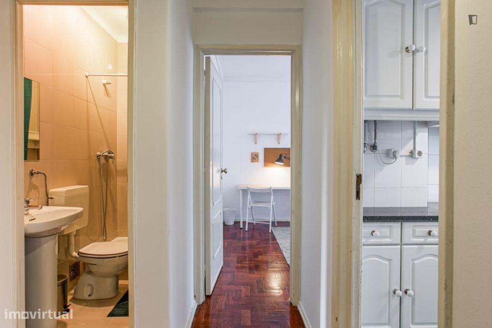 Quarto - localizado em Benfica Lisbon