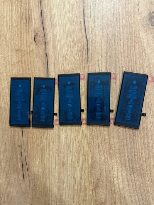 Новий акумулятор iPhone XR з логотипом Apple в плівках