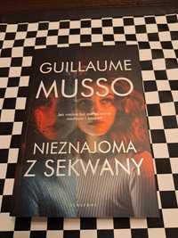 Książka NIEZNAJOMA Z SEKWANY Guillaume Musso