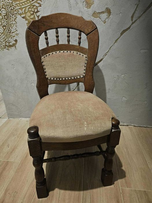 4x krzesła dębowe z tapicerowanym siedziskiem