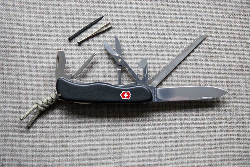 Scyzoryk szwajcarski Victorinox Outrider 0.8513.3 czarny