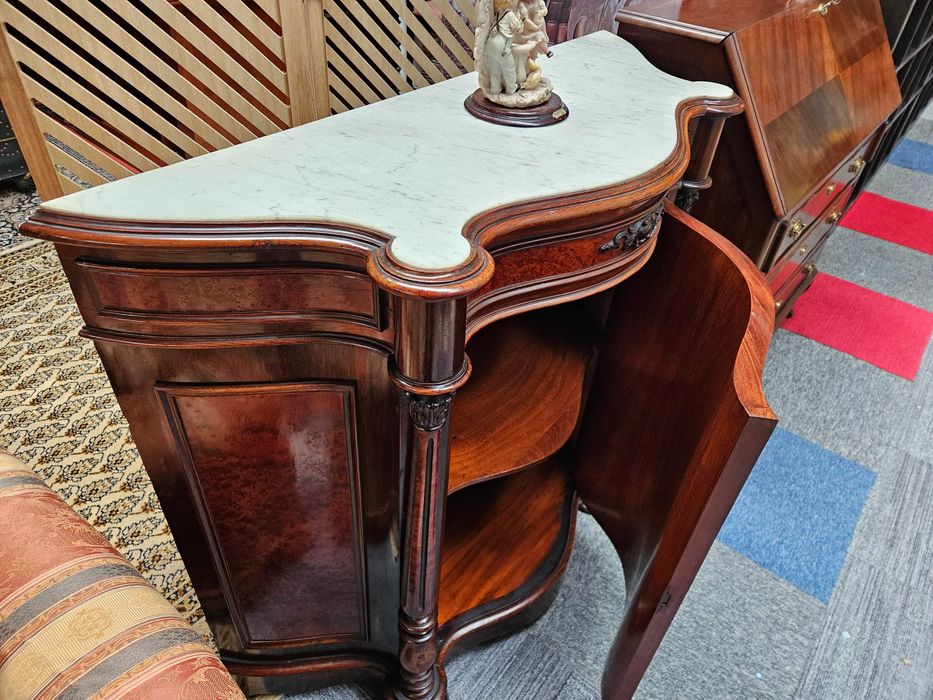 Móvel muito antigo em madeira com tampo em pedra - óptimo es