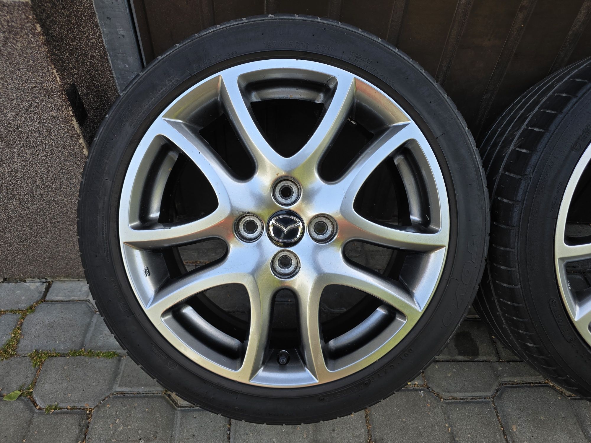 Felgi z oponami 195/45R16 Mazda 2 4x100 MX-5 Toyota Yaris Suzuki Swift