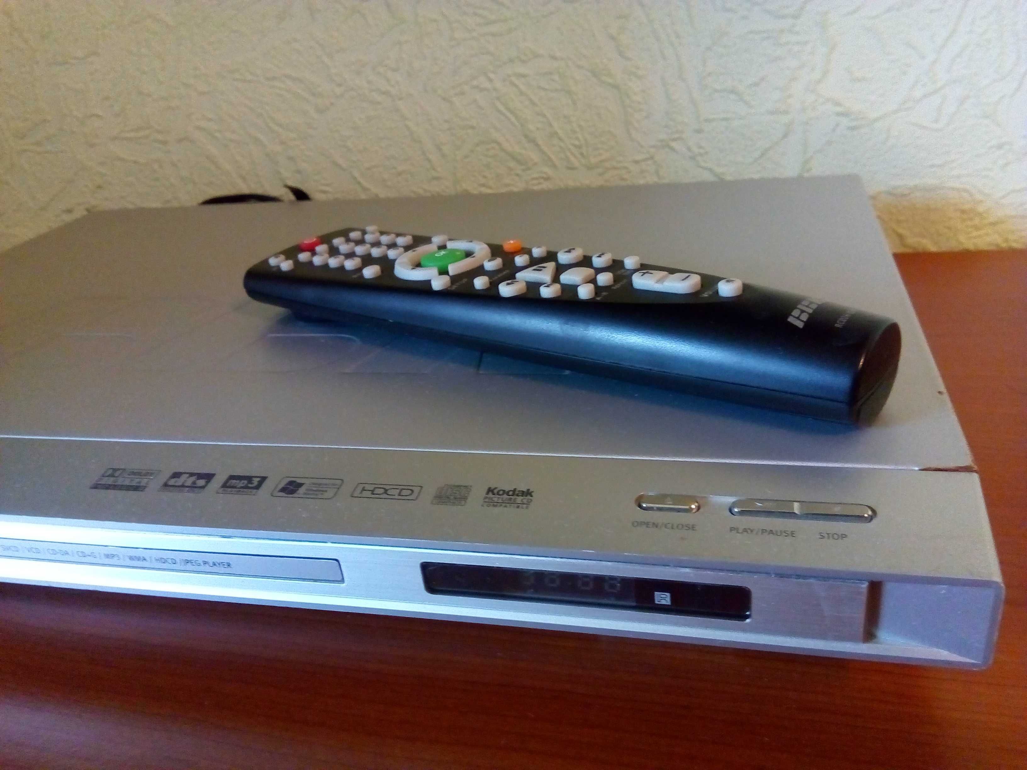 Караоке DVD плеер DV615SI