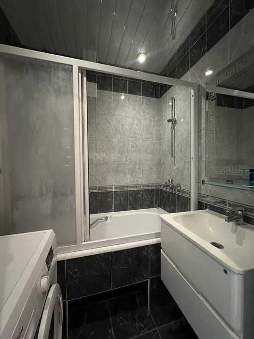 Продам  3к квартиру, м.Защитников Украины,Героев Харькова,89(код87530)