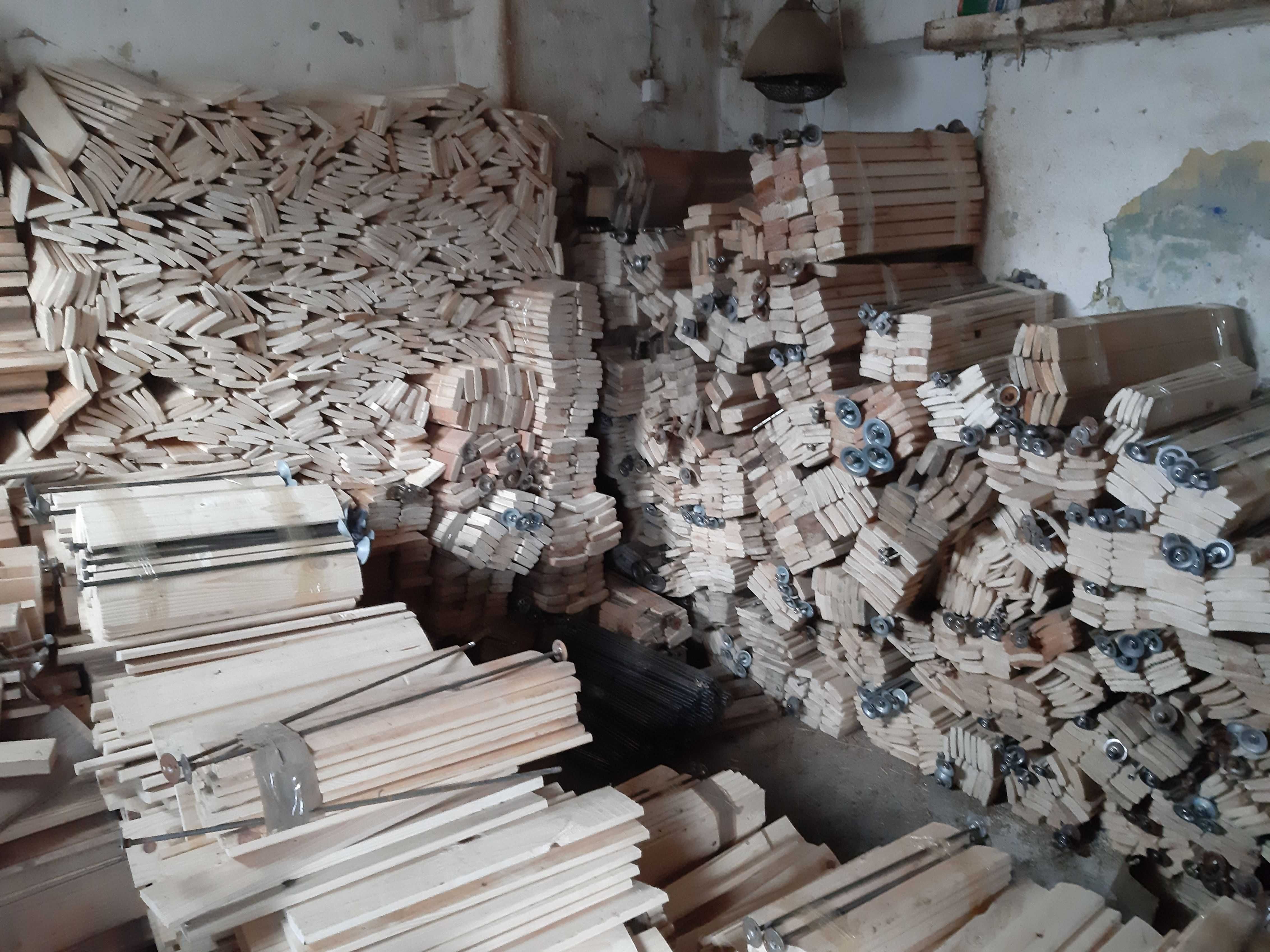 Deski z rozebranych szpul po kablach, na donice, elewacyjna obiciowa