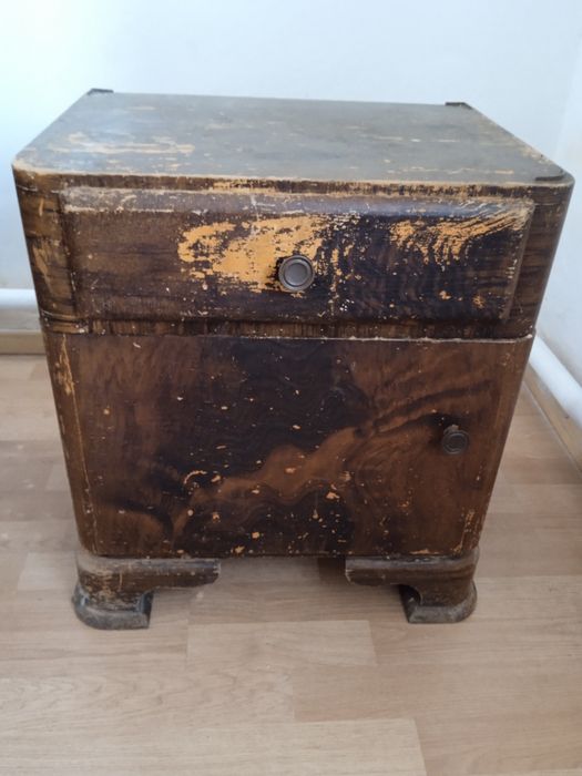 Szafka nocna stara z lat 30 tych. Cena za  2 sztuki.    2 sztuki