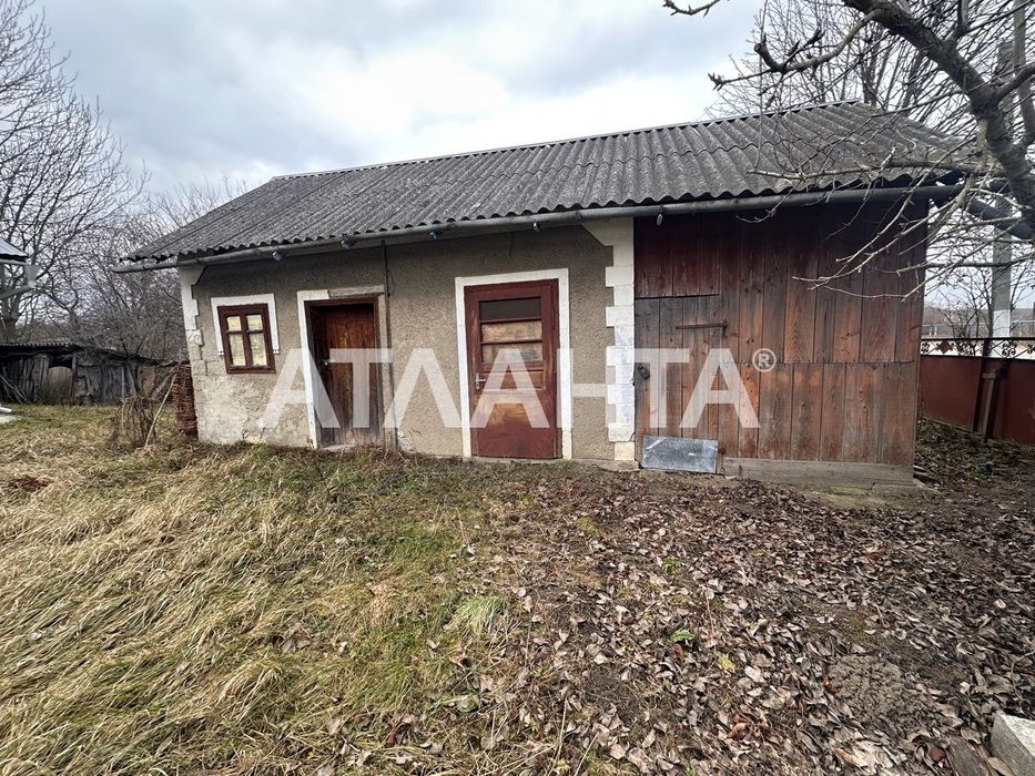 Будинок з комунікаціями, центр села, 60 м2, + господарство