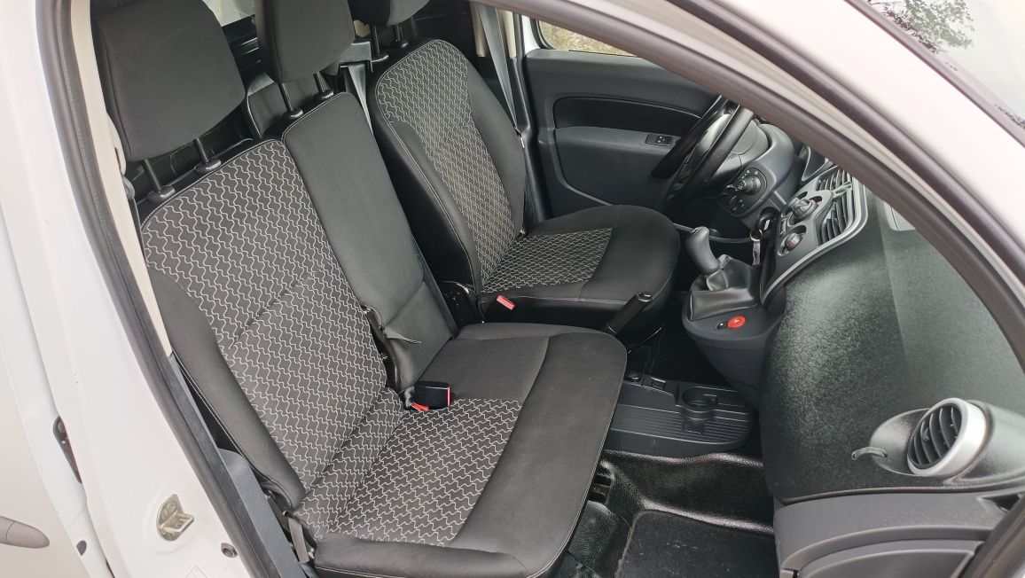 Renault Kangoo Maxi longa (caixa 2.10m)