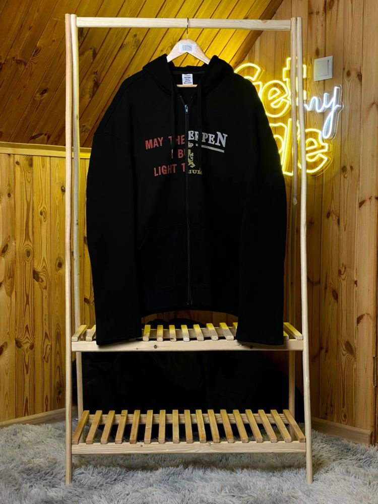 Зіп-худі / лонгслів Vetements Black 'May The / Antwerp' Zip Hoodie.