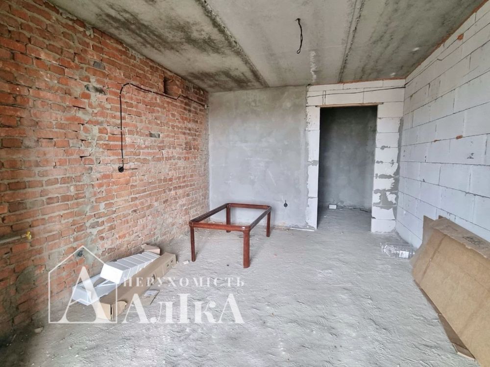 Продам велику 1-кімнатну квартиру в новобудові центрі!