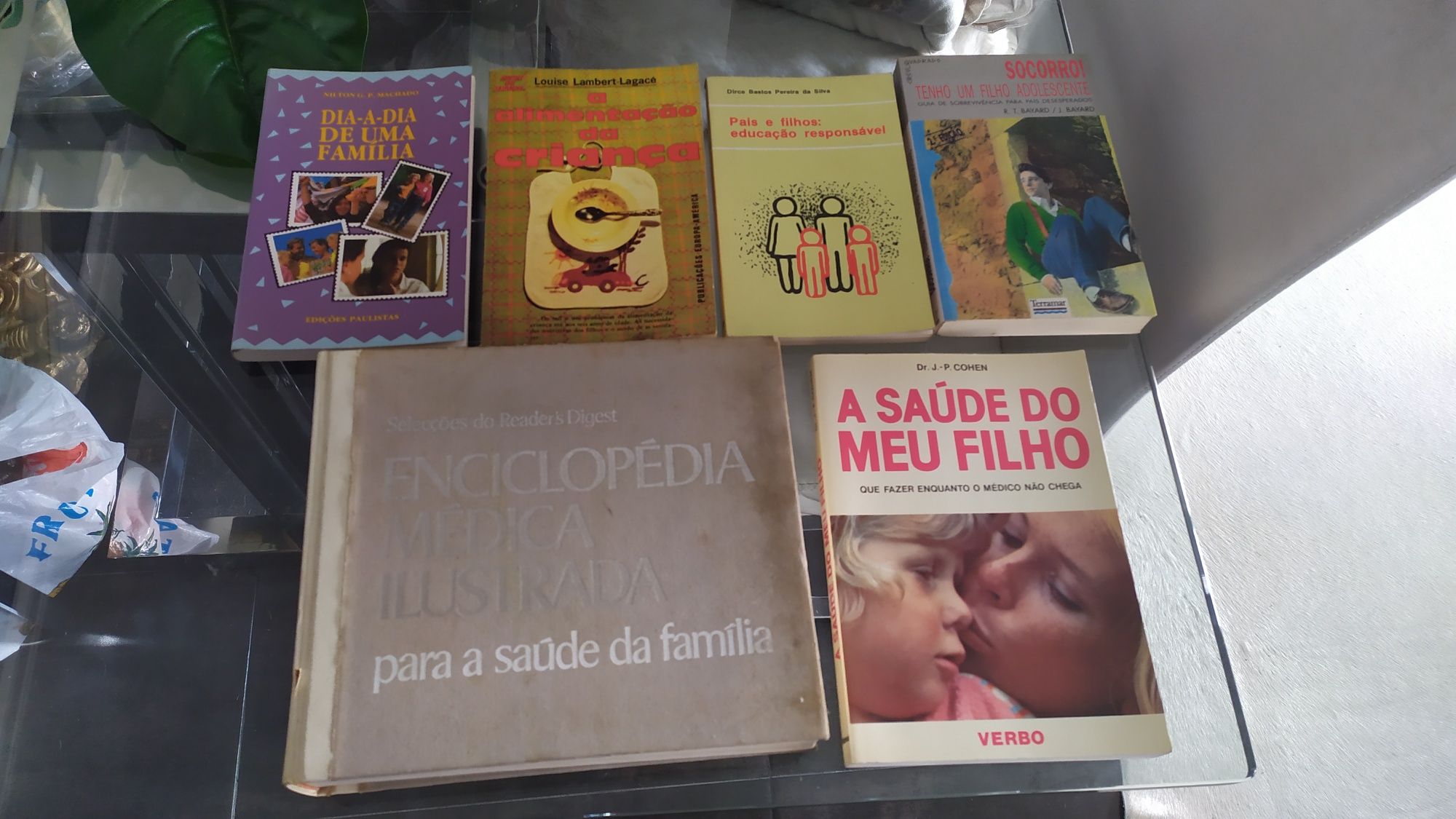 6 livros vendo á unidade vários preços