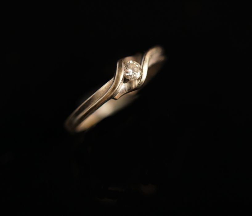 Złoto 585 - złoty pierścionek z diamencikiem rozm 7 Apart