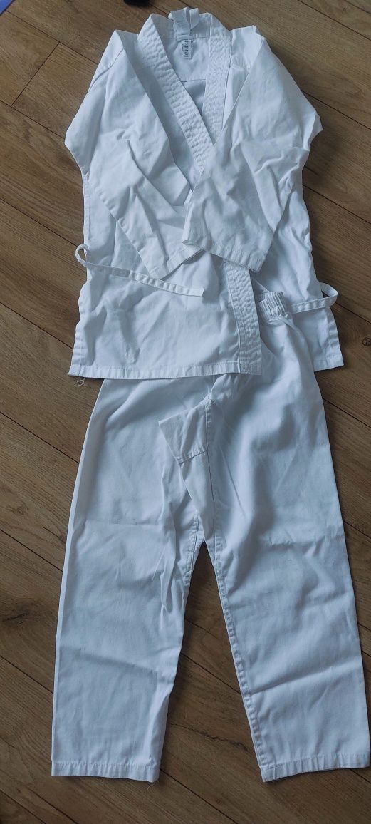 Kimono na karate r. 140