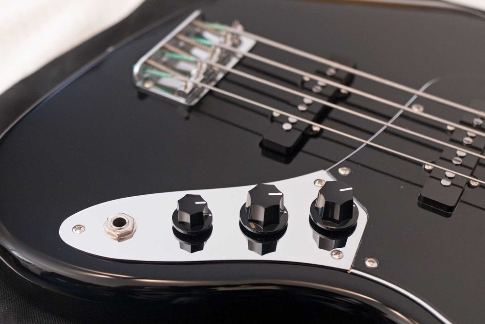 Fender/Squier Jazz Bass Fretless + Saco Fender