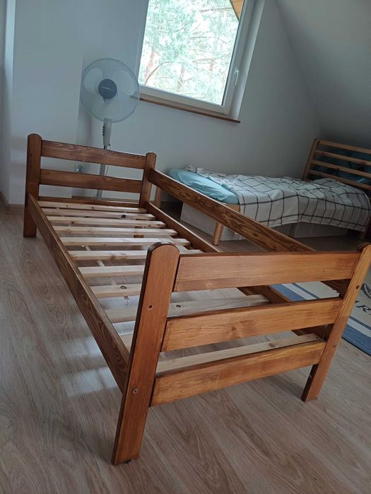 TYLKO DO WTORKU Sprzedam łóżko drewniane 160x70 razem z materacem IKEA