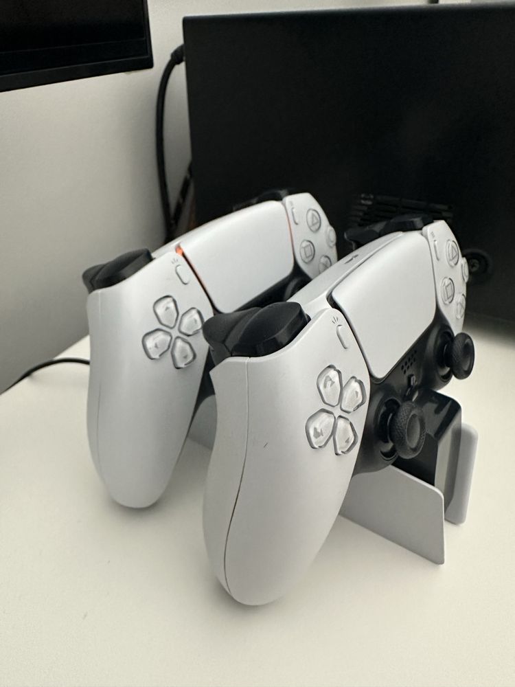 Playstation 5, 2 comandos mais acessórios