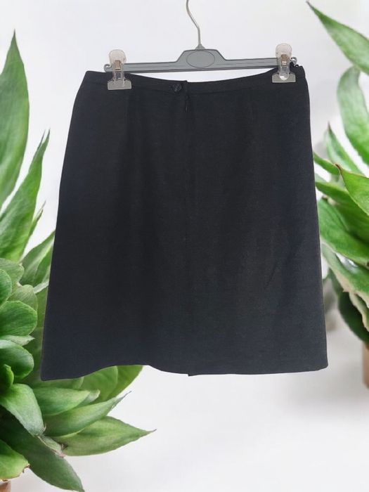 Klasyczna czarna spódnica damska elegancka ponadczasowa biurowa casual