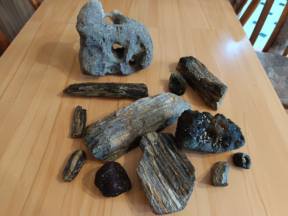 Skałki i kamienie do akwarium