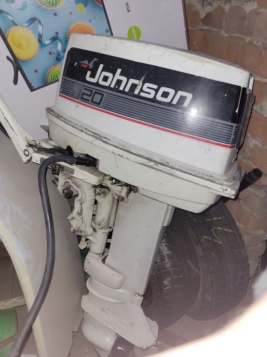 Итальянская военная лодка с лафетом и английским без отказным  мотором