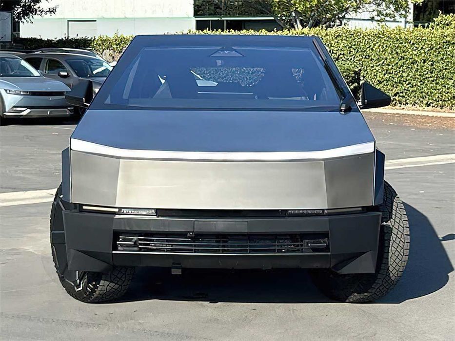 Tesla Cybertruck Crew Cab      2024