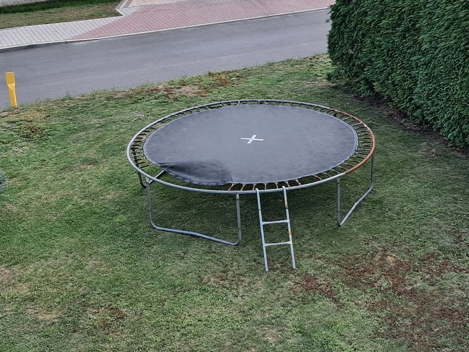 Trampolina w cenie złomu