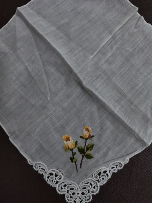 Вінтажна батистова носова хустка