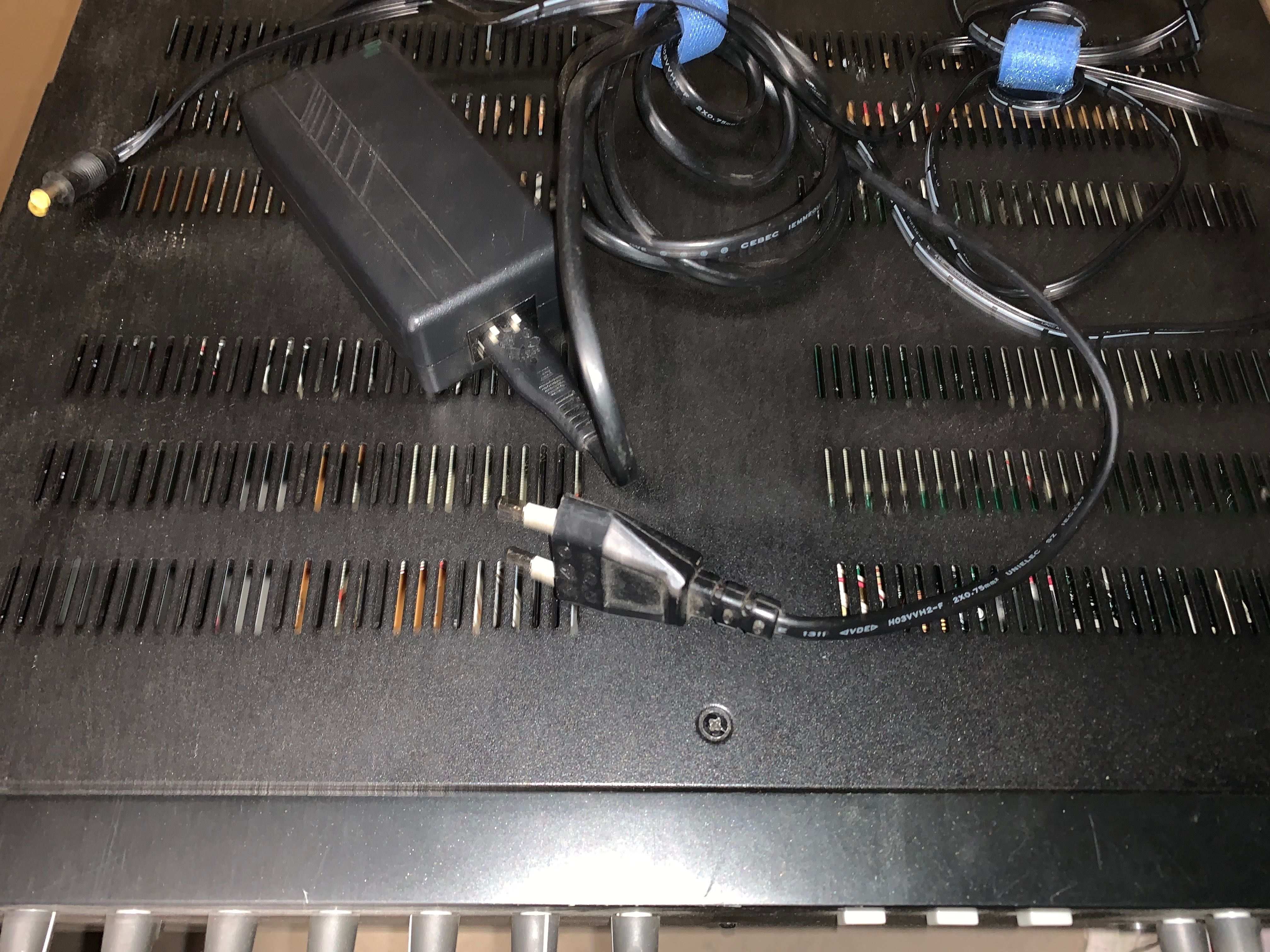 Interface Áudio / MIDI Tascam FW-1804 rack 2U