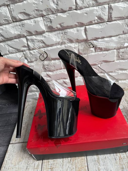 Стрипи Pleaser тройки 
Обувались раз
Без потертостей
Чехол для