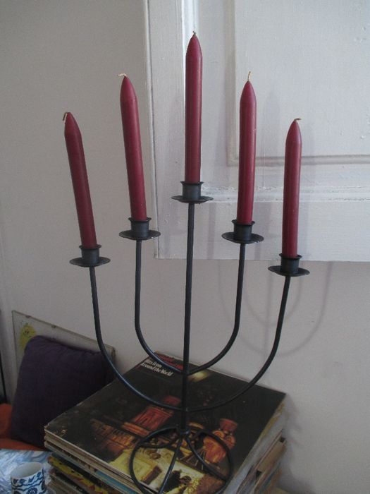 Castiçal // Candelabro antigo de ferro para cinco velas + oferta das v