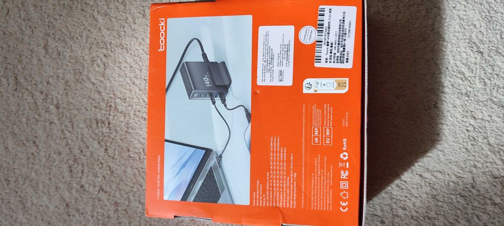 Toocki GaN 140W stacja do ładowania 3 x USB-C + 2 x USB-A