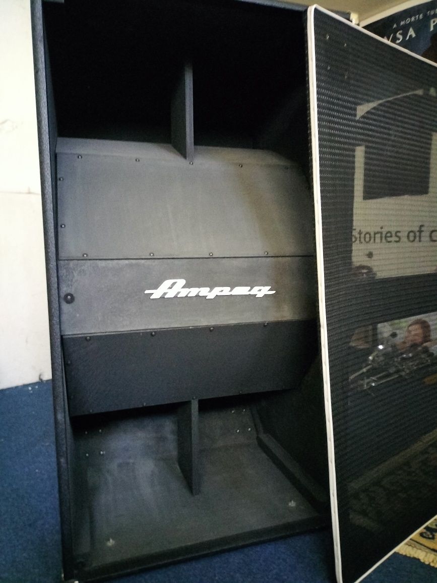 Coluna Rara, Ampeg V-4B