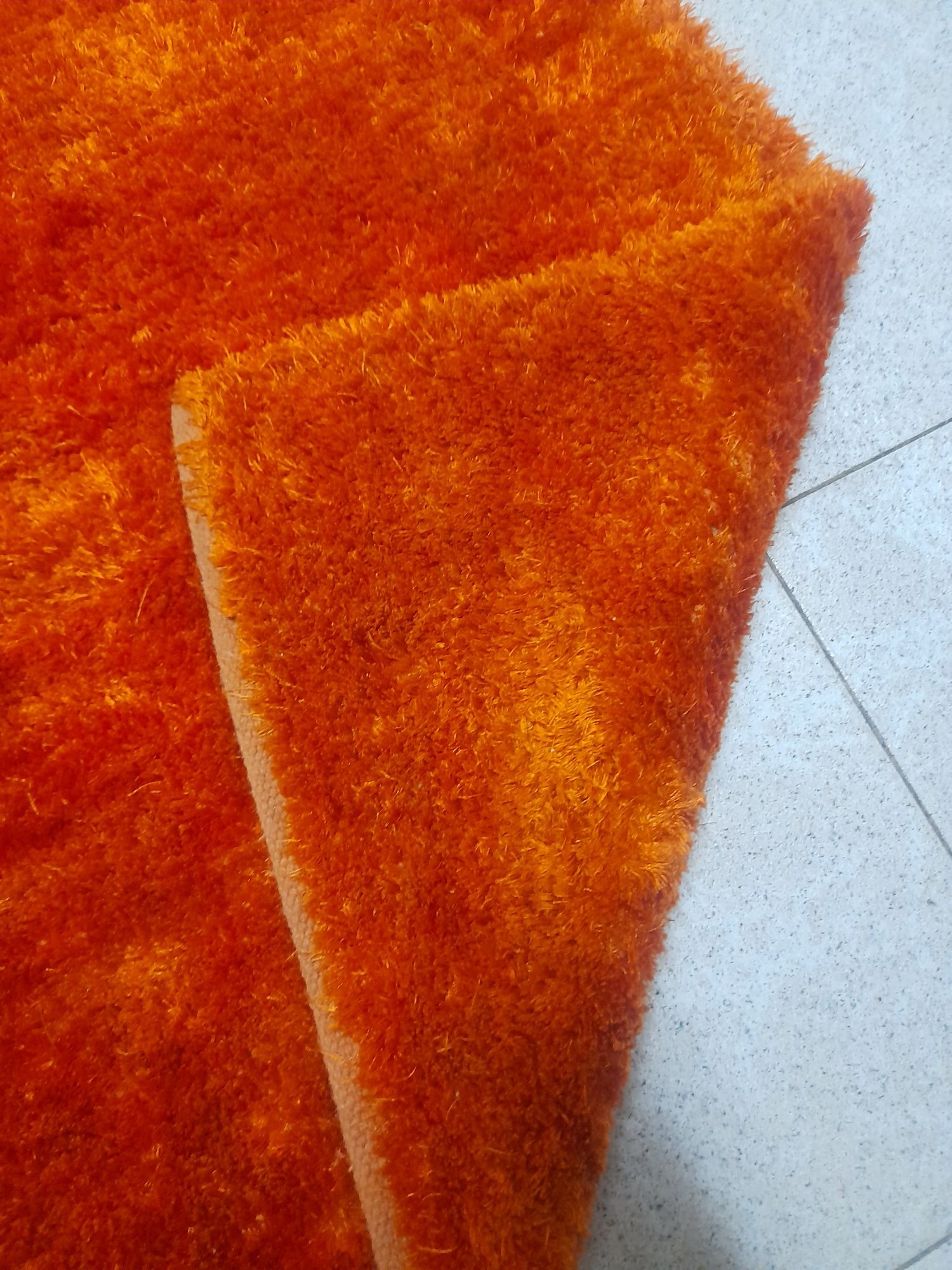Carpete cor d laranja