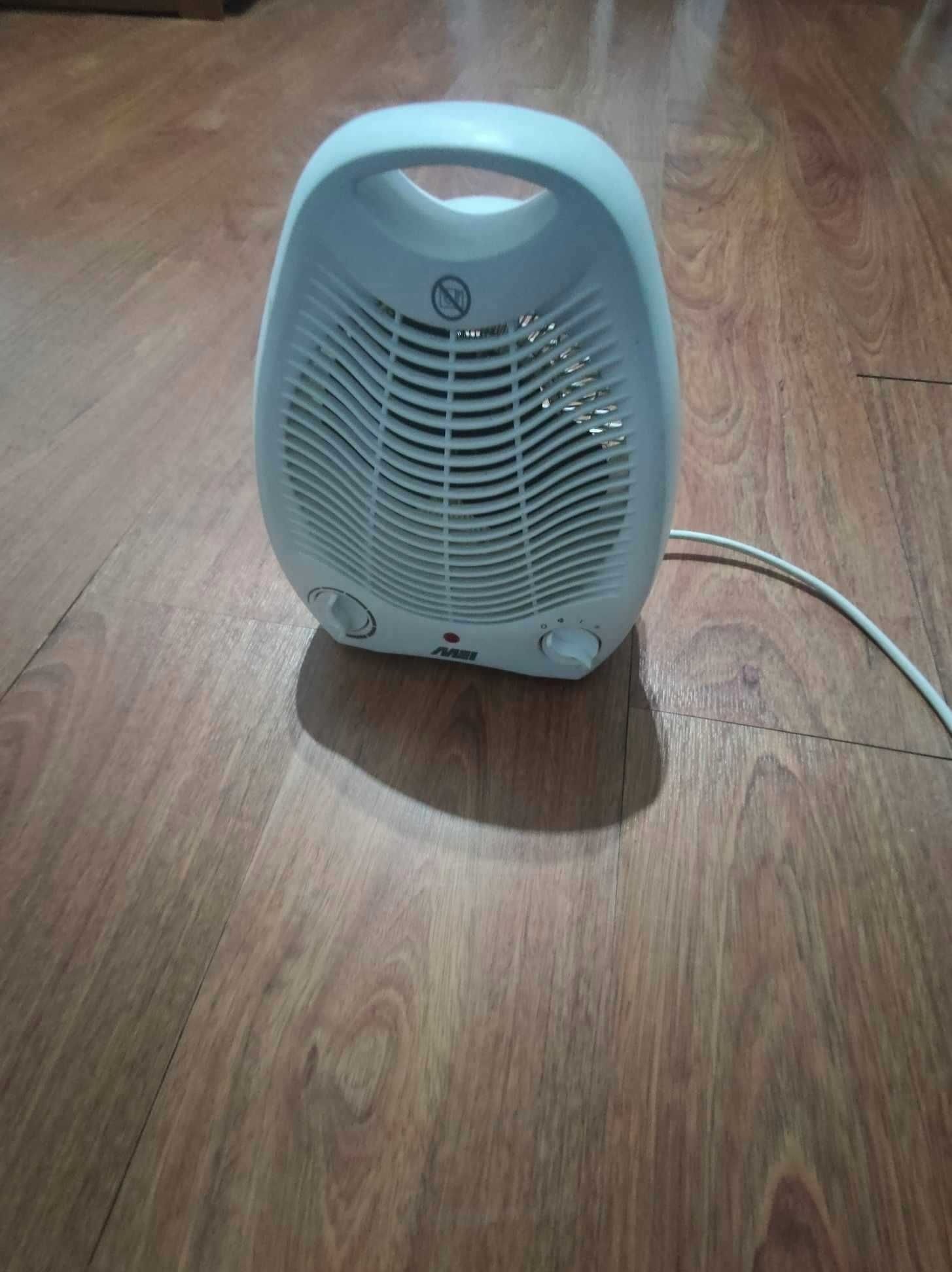 Aquecedor com ventilador / Fan heater, 10 euros