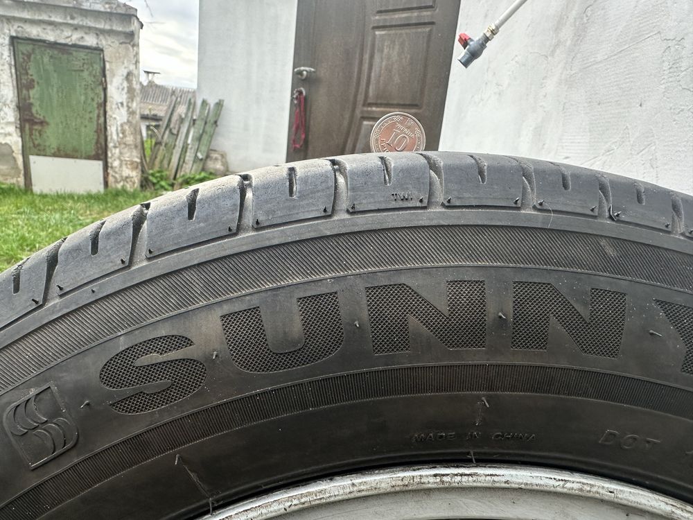 Шина покришка резина колесо 205/65R16