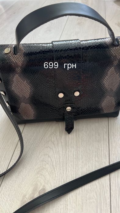 Сумочки, рюкзаки, гортаємо карусель