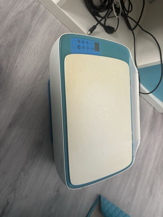 Impresora azul e branco