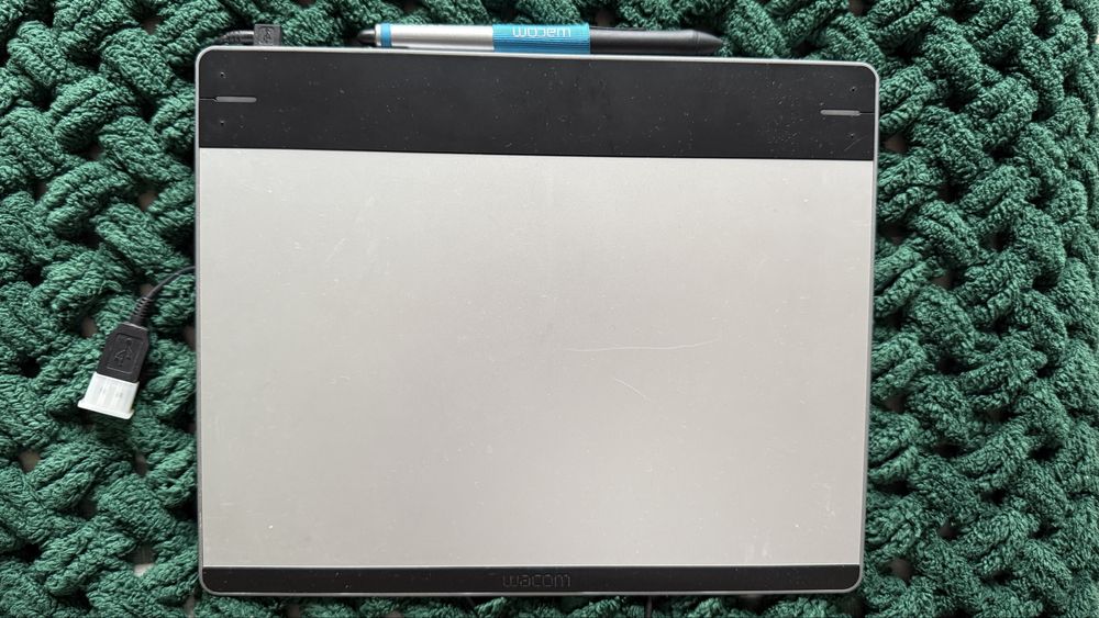Графічний планшет Wacom Intuos Pen & Touch Medium (CTH-680)