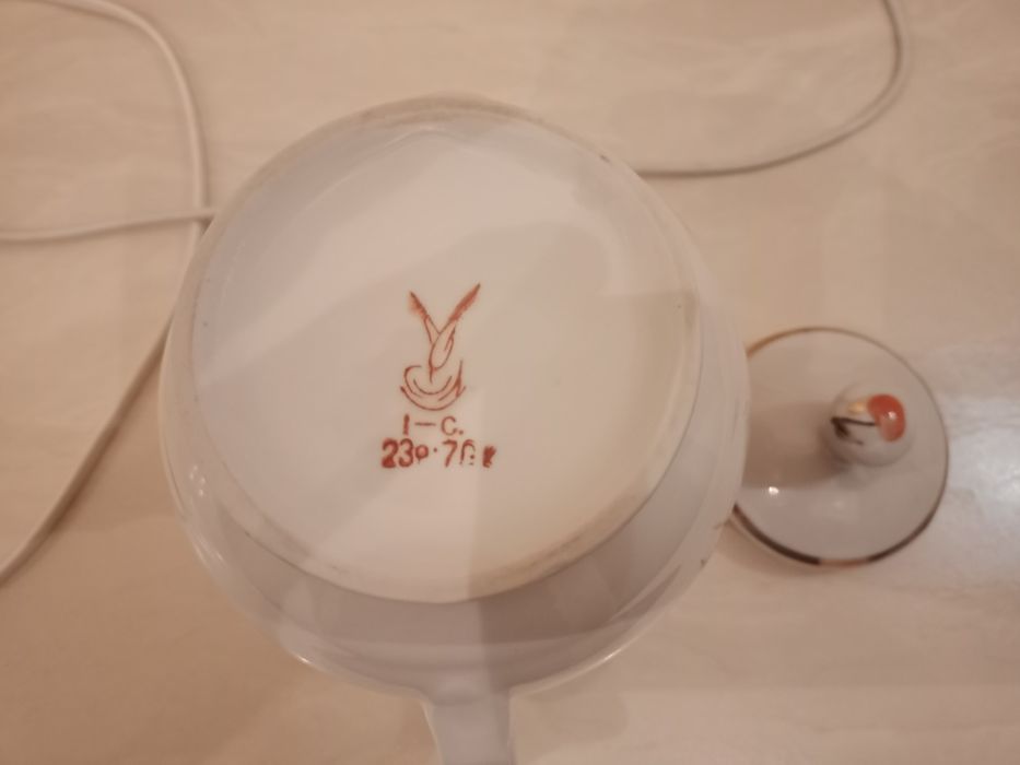 Продам заварочный чайник СССР.
Состояние новое, 600 грамм.
Фото 3,4, е