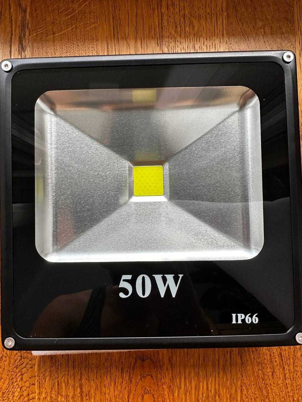 Lampa robocza LED z akumulatorem, 50W, reflektor