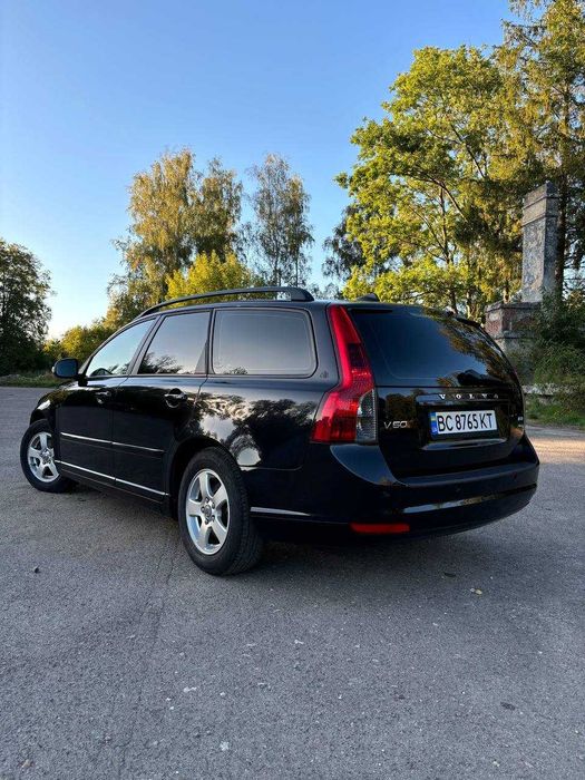 Продам Volvo v50 2009рік 1.6d 110 к.с.