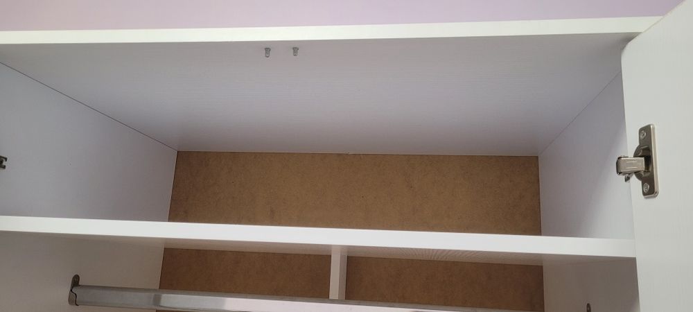 Шафа для одягу біла