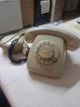 Stary telefon stacjonarny