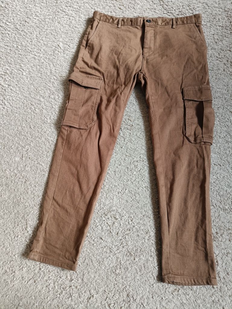 Spodnie z kieszeniami Zara rozmiar 42